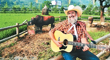 将亲眼所见的中国唱给世界听