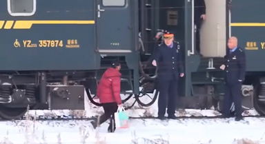 这辆绿皮火车,一个人也会等